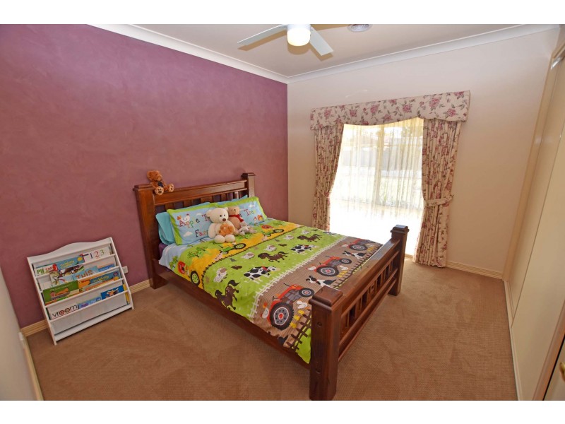 16 Deakin Grove, Tongala VIC 3621