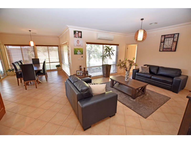 16 Deakin Grove, Tongala VIC 3621