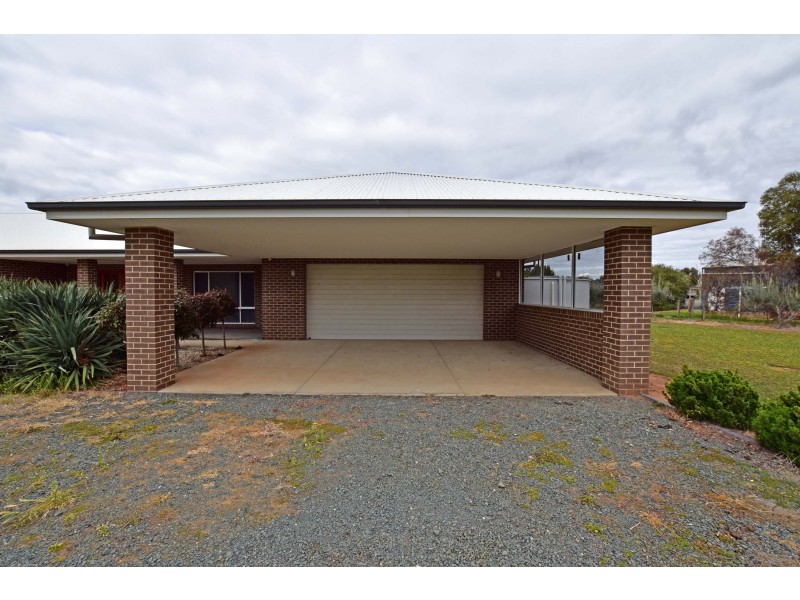 2 Jenmar Drive, Kyabram VIC 3620