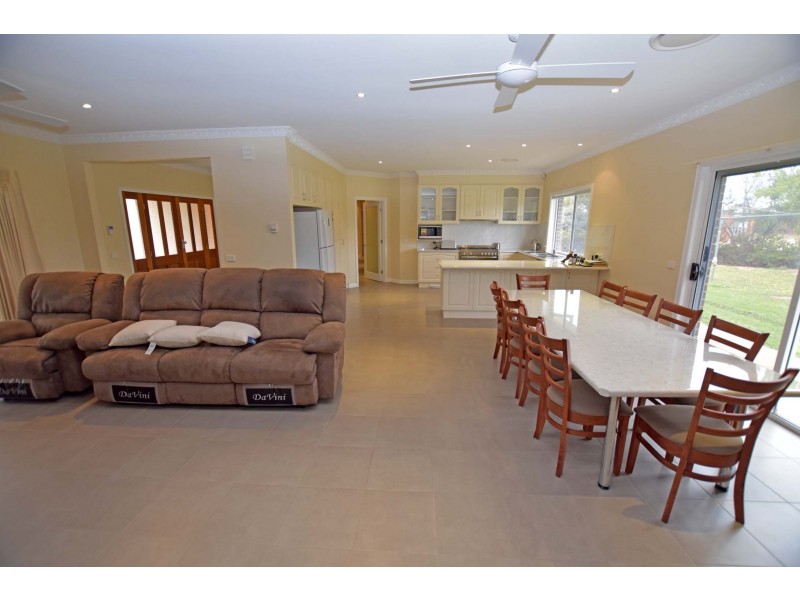 2 Jenmar Drive, Kyabram VIC 3620