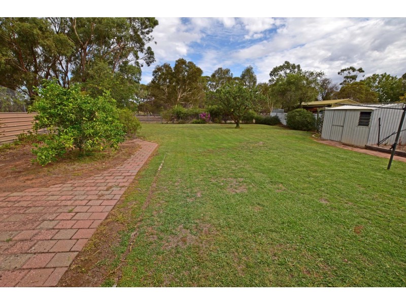 11 Outram Avenue, Kyabram VIC 3620