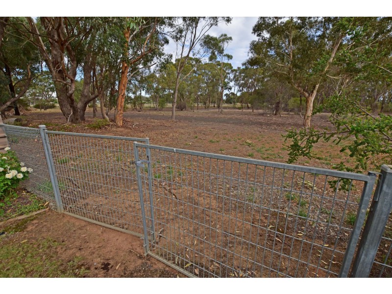 11 Outram Avenue, Kyabram VIC 3620