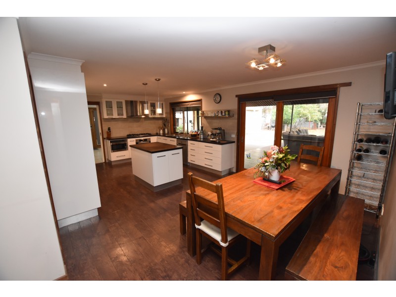 15 Devine Road, Kialla West VIC 3631