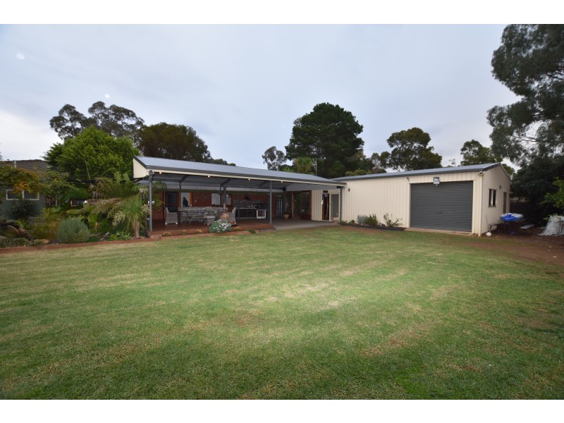 15 Devine Road, Kialla West VIC 3631