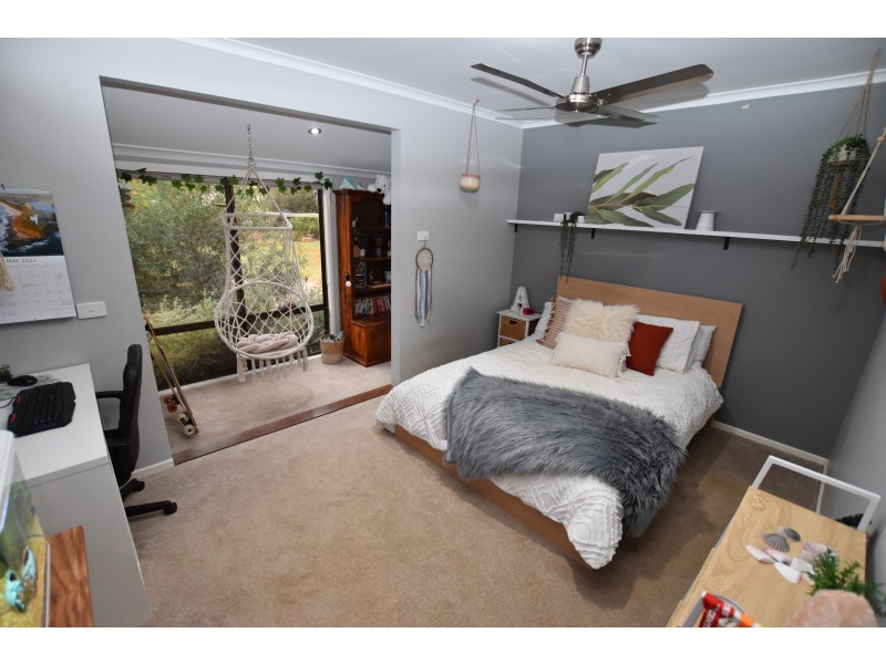 15 Devine Road, Kialla West VIC 3631