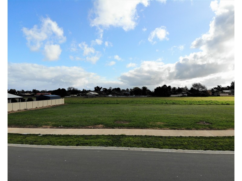 1,2,3,4 & 5 Orbit Place, Sunshine Estate, Kyabram VIC 3620
