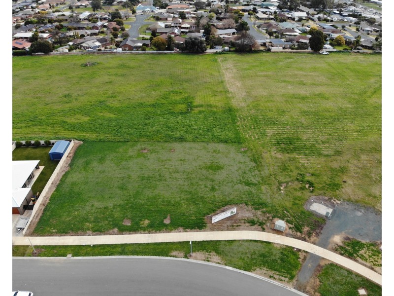 1,2,3,4 & 5 Orbit Place, Sunshine Estate, Kyabram VIC 3620