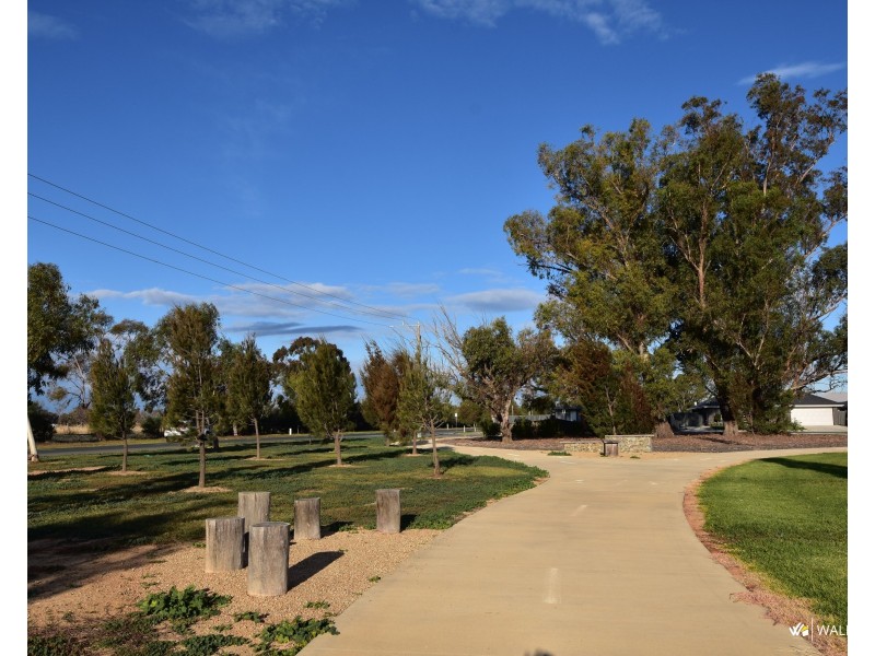 7 Orbit Place, Kyabram VIC 3620