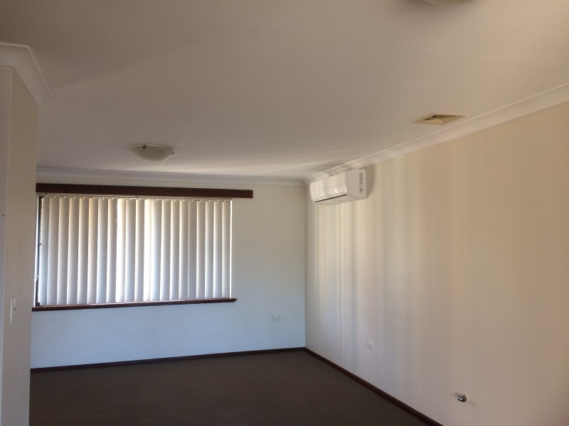 13 Darkins Retreat, Parmelia WA 6167