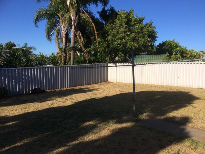 13 Darkins Retreat, Parmelia WA 6167