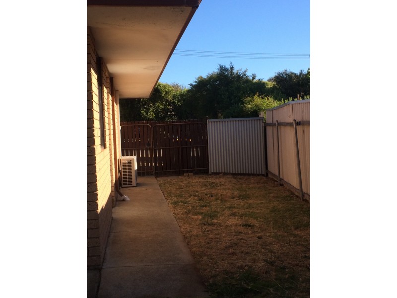 13 Darkins Retreat, Parmelia WA 6167