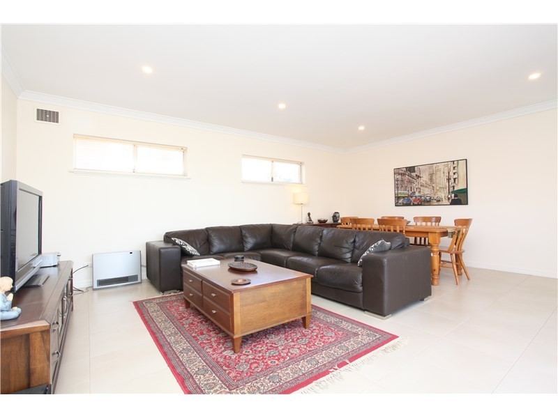 22 Simper Crescent, White Gum Valley WA 6162