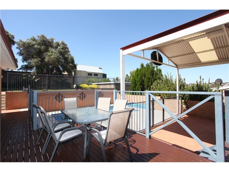 22 Simper Crescent, White Gum Valley WA 6162