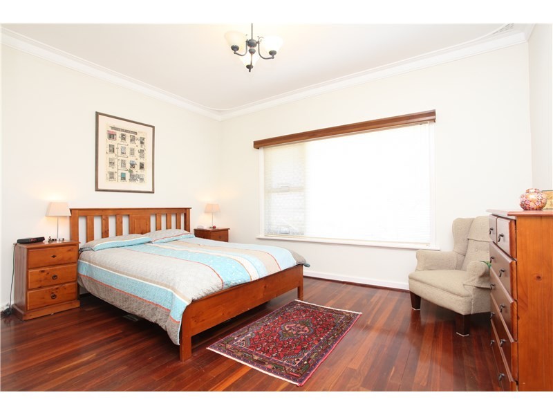 22 Simper Crescent, White Gum Valley WA 6162
