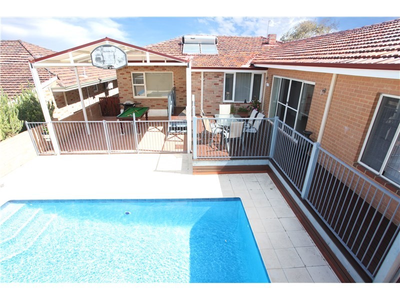 22 Simper Crescent, White Gum Valley WA 6162
