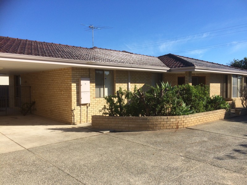 220B Carrington Street, Hilton WA 6163