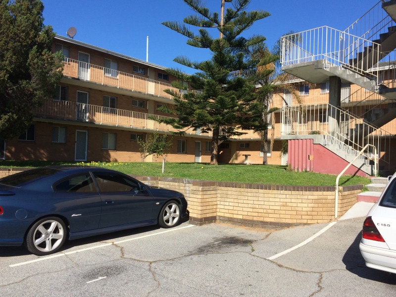 2/4 Southend Road, Hamilton Hill WA 6163