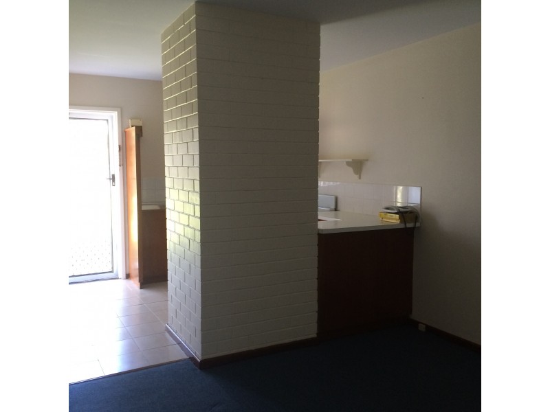 2/4 Southend Road, Hamilton Hill WA 6163