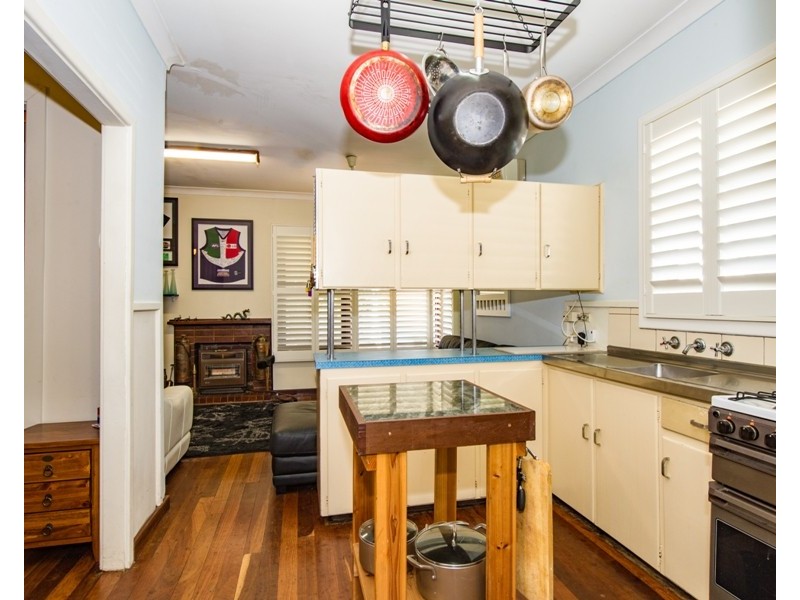 6 Bitton Street, Hamilton Hill WA 6163