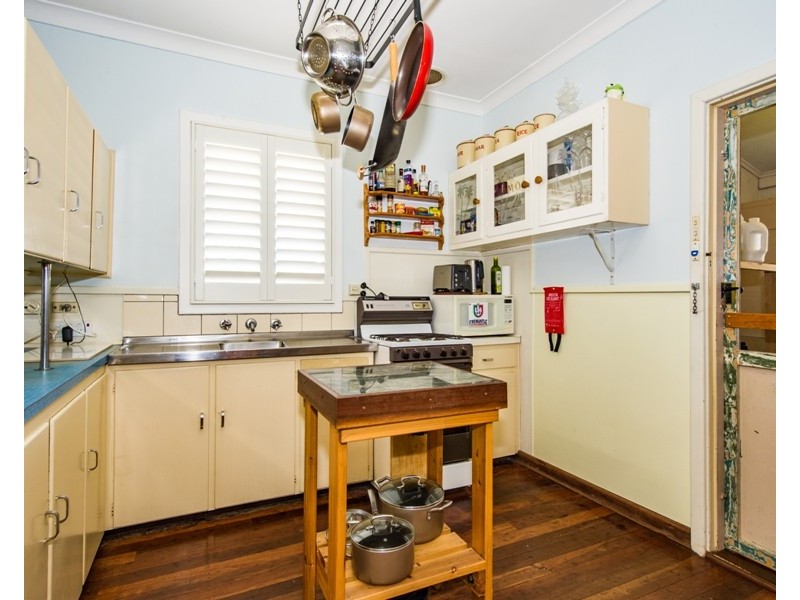 6 Bitton Street, Hamilton Hill WA 6163