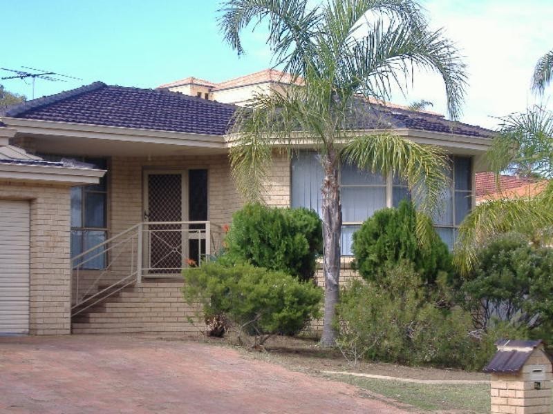 2A Howick Court, Coogee WA 6166