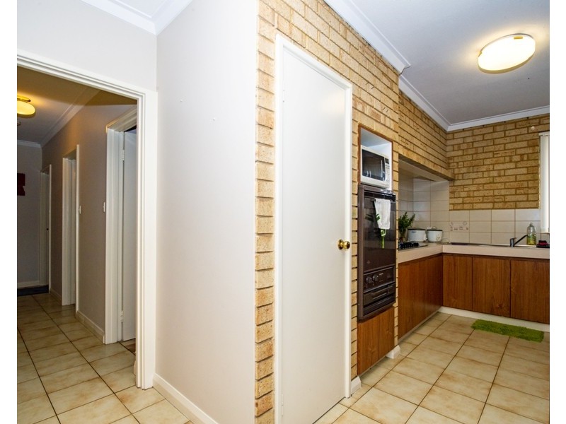 220B Carrington Street, Hilton WA 6163