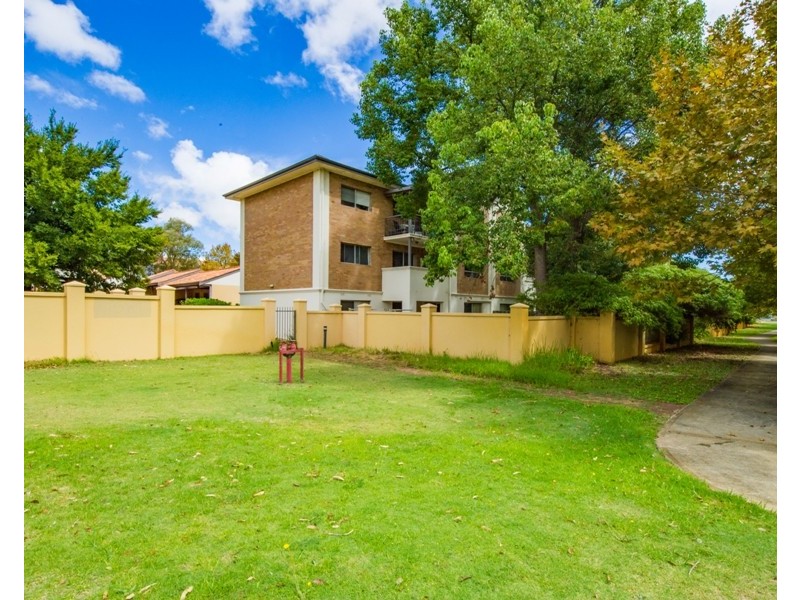 3/2 Gregory Way, Coolbellup WA 6163