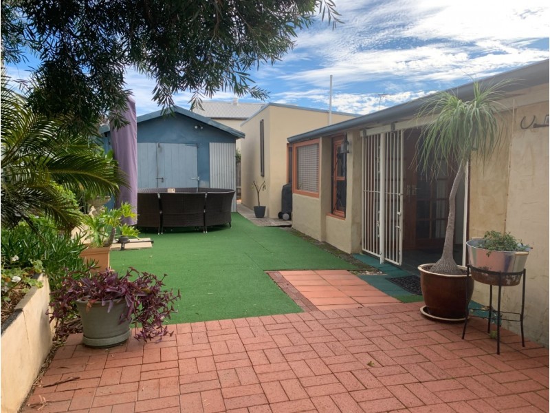 1A Barfield Place, Beaconsfield WA 6162