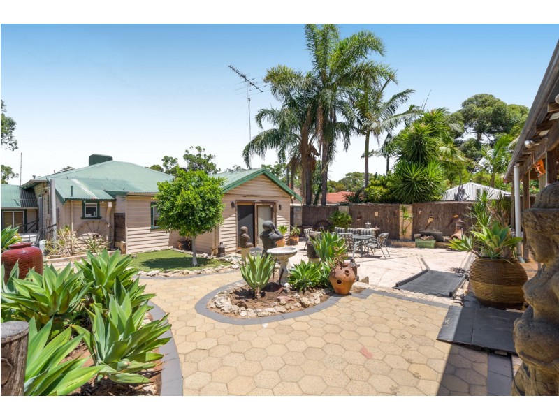 16 Ommanney Street, Hamilton Hill WA 6163