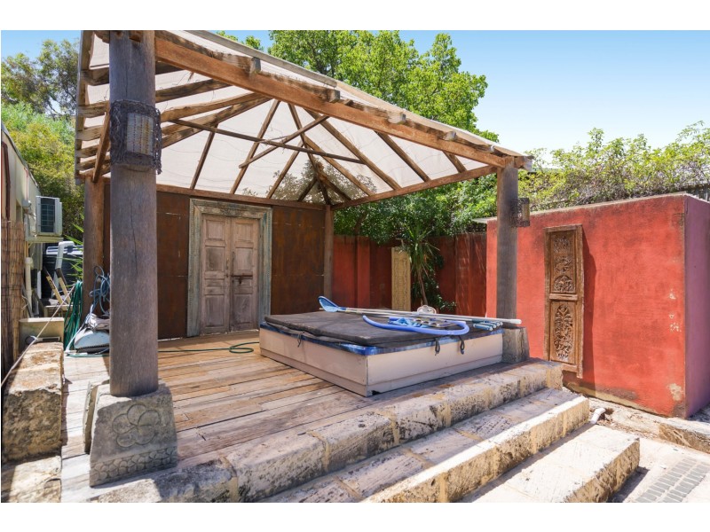 16 Ommanney Street, Hamilton Hill WA 6163