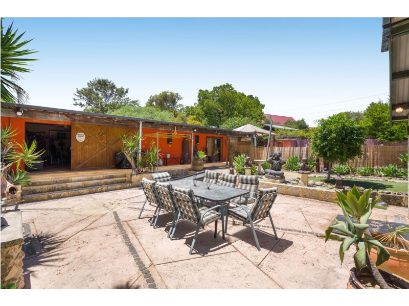 16 Ommanney Street, Hamilton Hill WA 6163