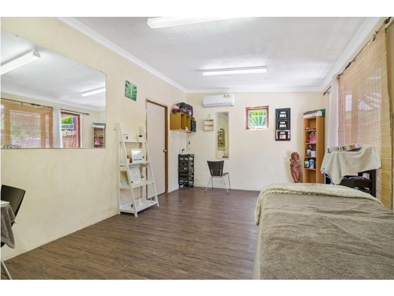 16 Ommanney Street, Hamilton Hill WA 6163