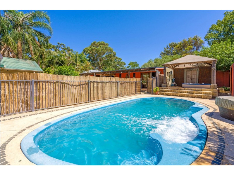 16 Ommanney Street, Hamilton Hill WA 6163