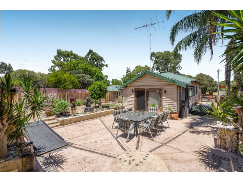 16 Ommanney Street, Hamilton Hill WA 6163