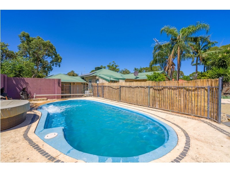 16 Ommanney Street, Hamilton Hill WA 6163