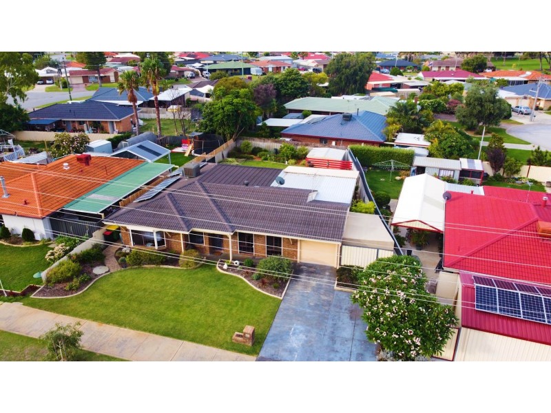 69 Cambridge Crescent, Cooloongup WA 6168