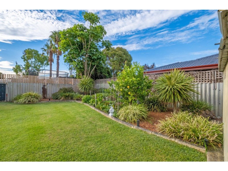 69 Cambridge Crescent, Cooloongup WA 6168