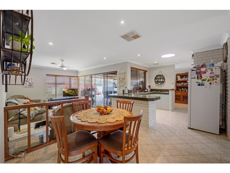 69 Cambridge Crescent, Cooloongup WA 6168