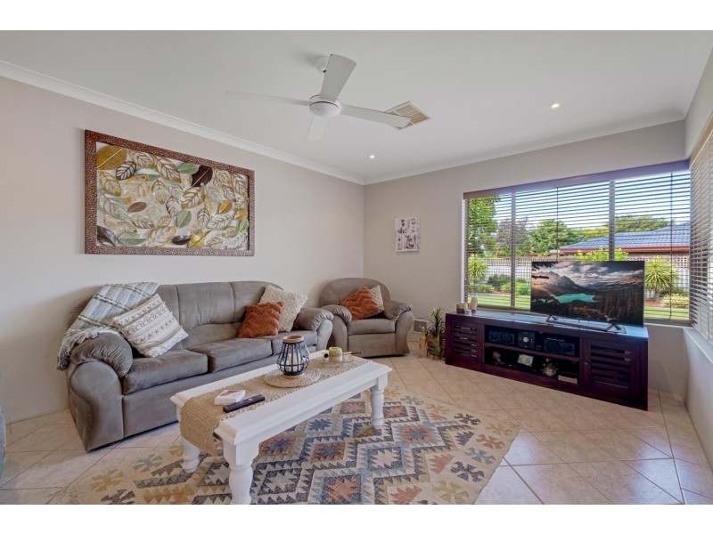 69 Cambridge Crescent, Cooloongup WA 6168