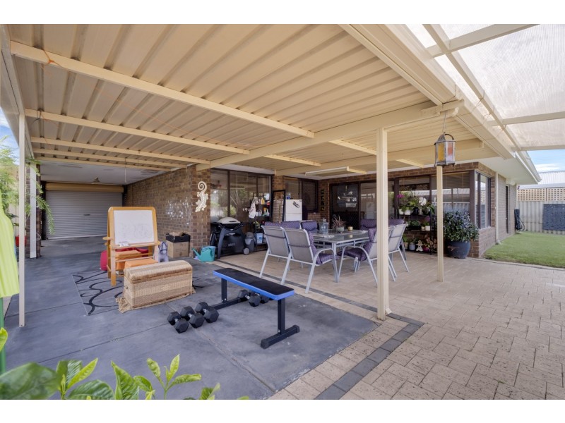 69 Cambridge Crescent, Cooloongup WA 6168