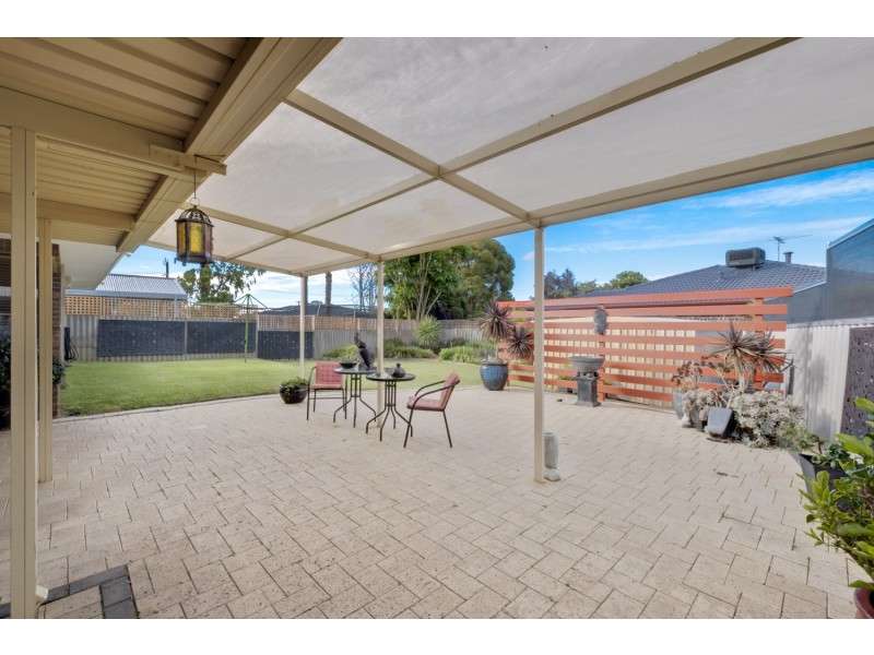 69 Cambridge Crescent, Cooloongup WA 6168