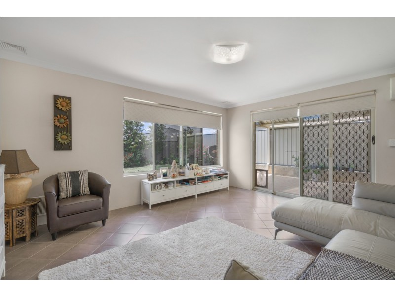 21 Still Meadow Turn, Meadow Springs WA 6210