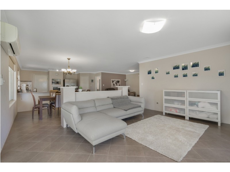 21 Still Meadow Turn, Meadow Springs WA 6210