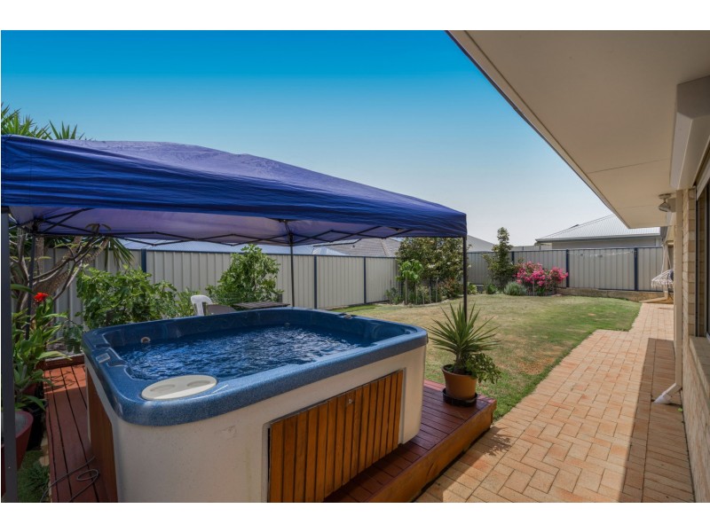 21 Still Meadow Turn, Meadow Springs WA 6210