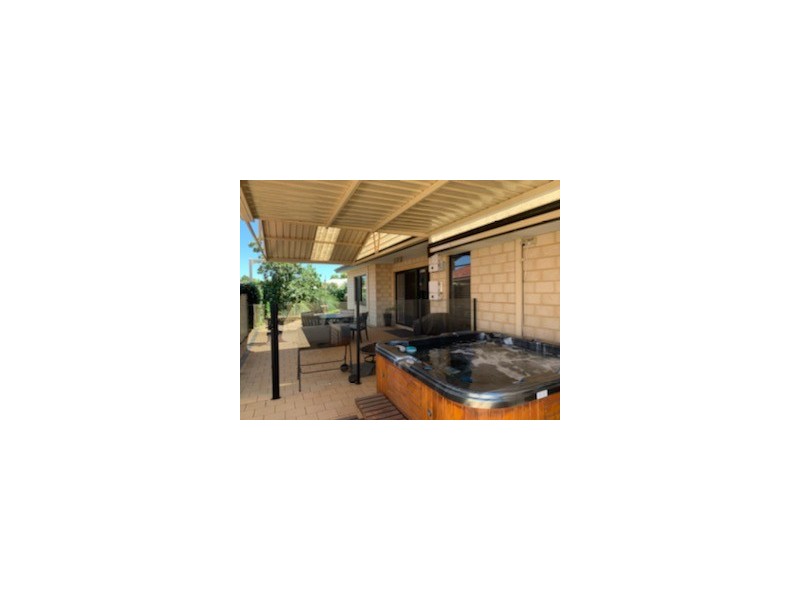 28 Leichhardt Crossing, Hammond Park WA 6164