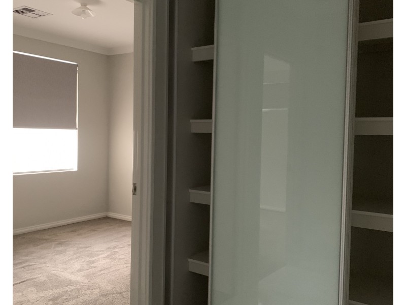 86 Irvine Parade, Hammond Park WA 6164