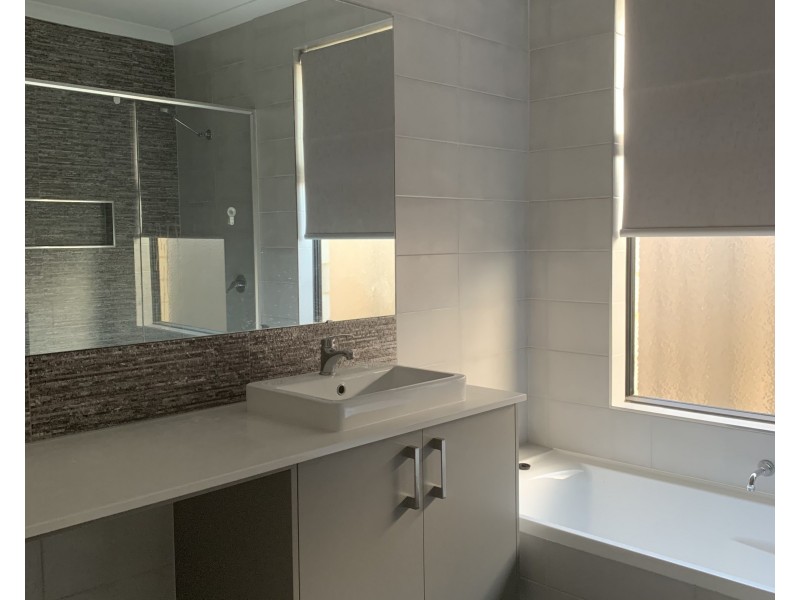 86 Irvine Parade, Hammond Park WA 6164