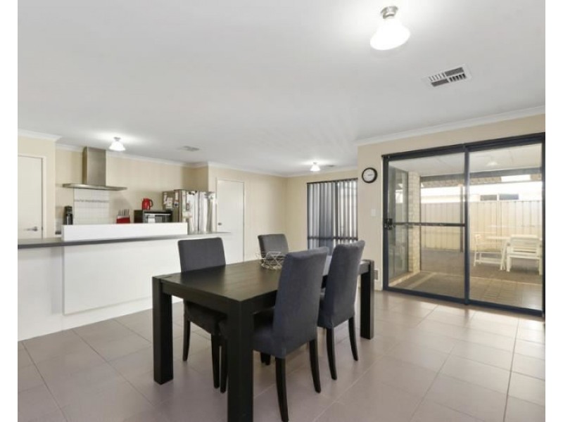 33 Leichhardt Crossing, Hammond Park WA 6164
