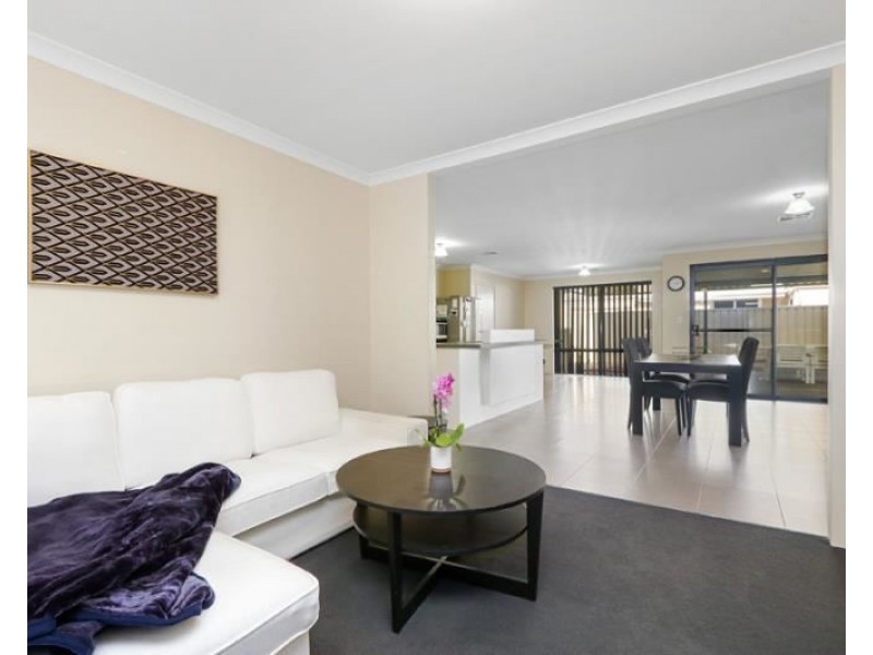 33 Leichhardt Crossing, Hammond Park WA 6164