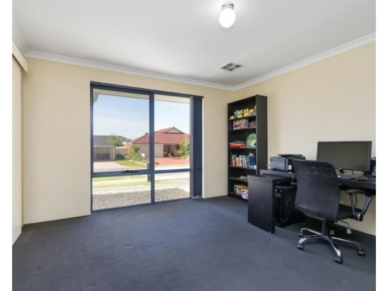 33 Leichhardt Crossing, Hammond Park WA 6164